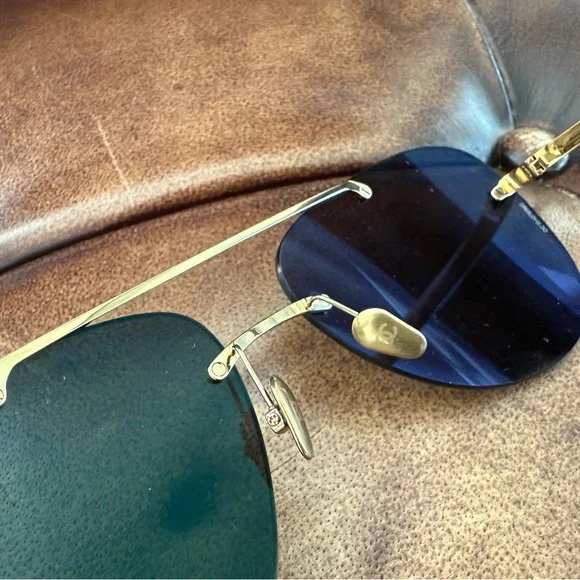 CHANEL Black Sunglasses Modern Design - Picture 3 of 4